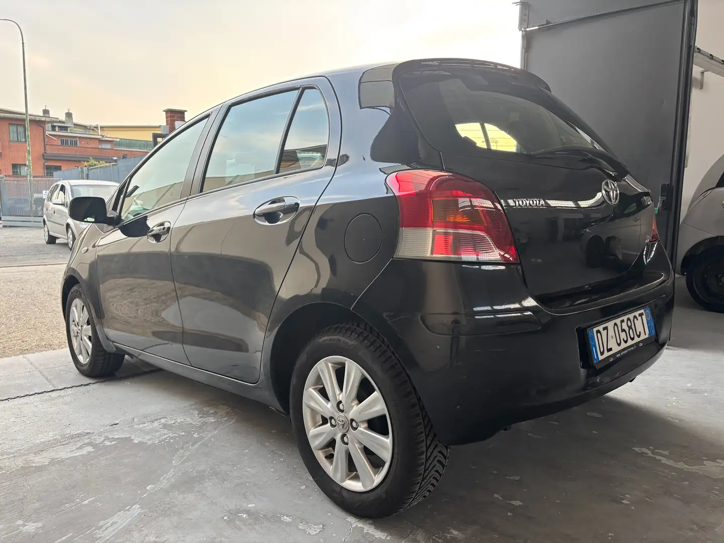 Toyota Yaris Yaris II 5p 1.3 dual Sol 101cv Nero - 2
