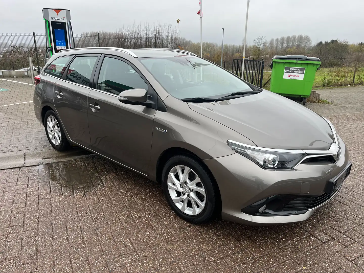 Toyota Auris Auris SW HEV 1.8i HSD Comfort Garantie Gris - 1