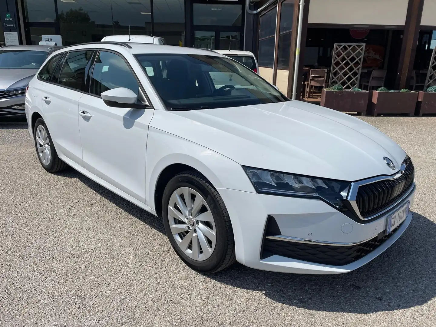 Skoda Octavia Octavia Wagon 2.0 tdi Executive 150cv dsg Blanco - 1