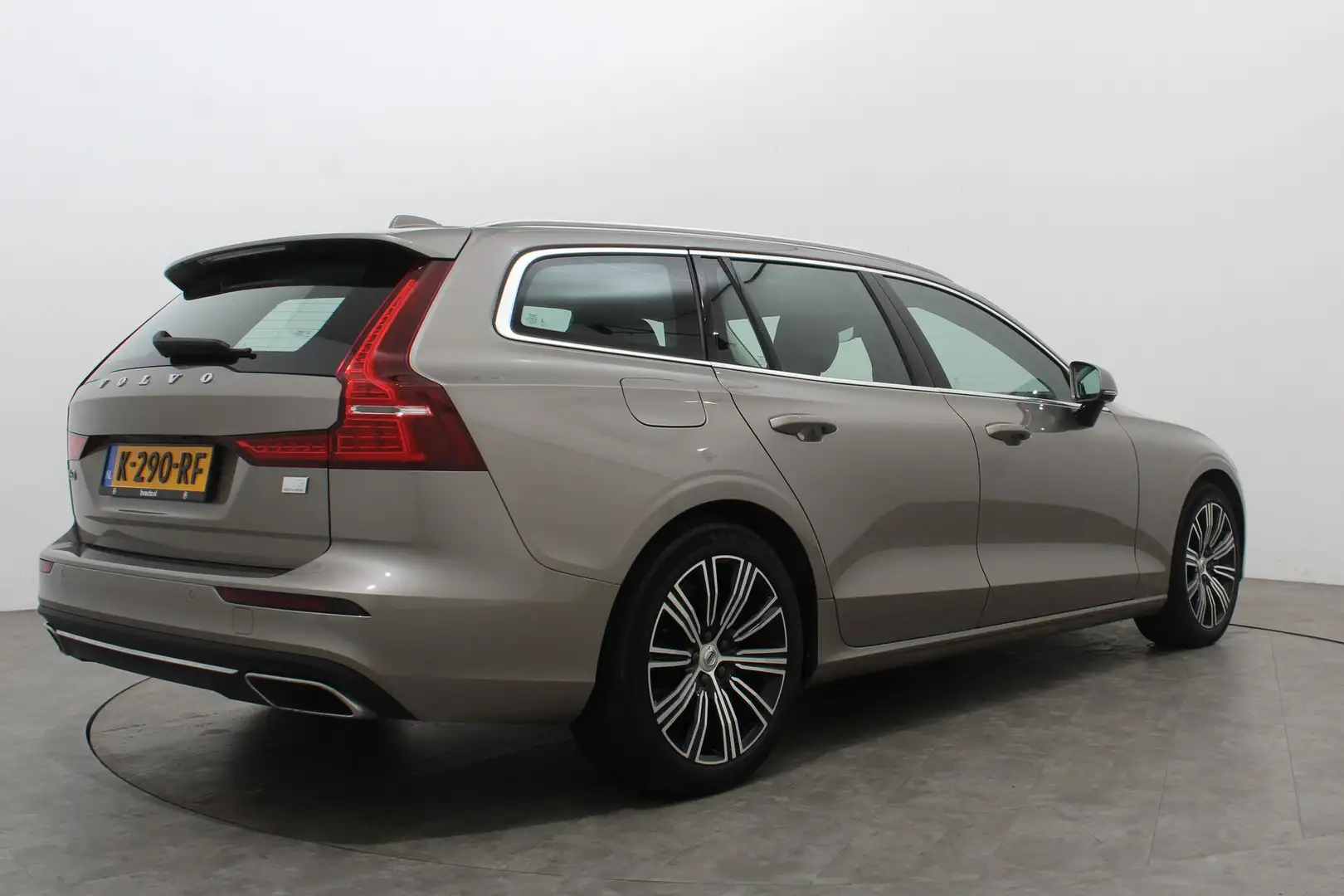 Volvo V60 2.0 T6 340PK RECHARGE AWD INSCRIPTION AUT8 | Trekh Grijs - 2