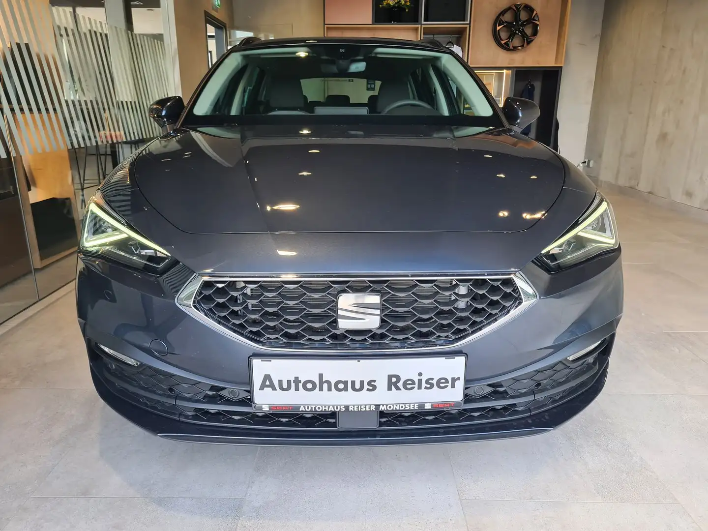 SEAT Leon Style Edition 1.5TSI 115PS Grau - 2