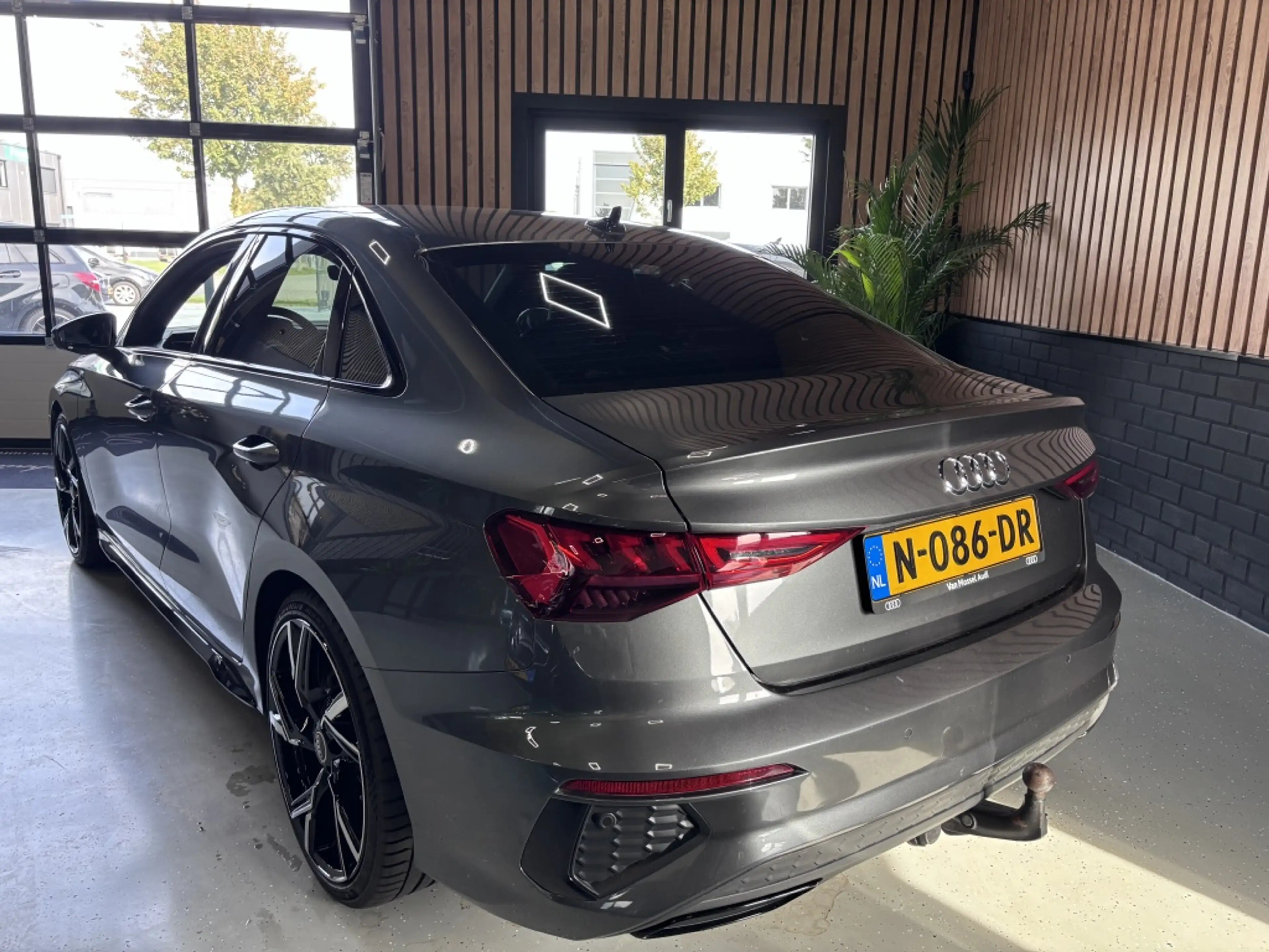 Audi A3 Limousine 30 TFSI S edition — photo 3