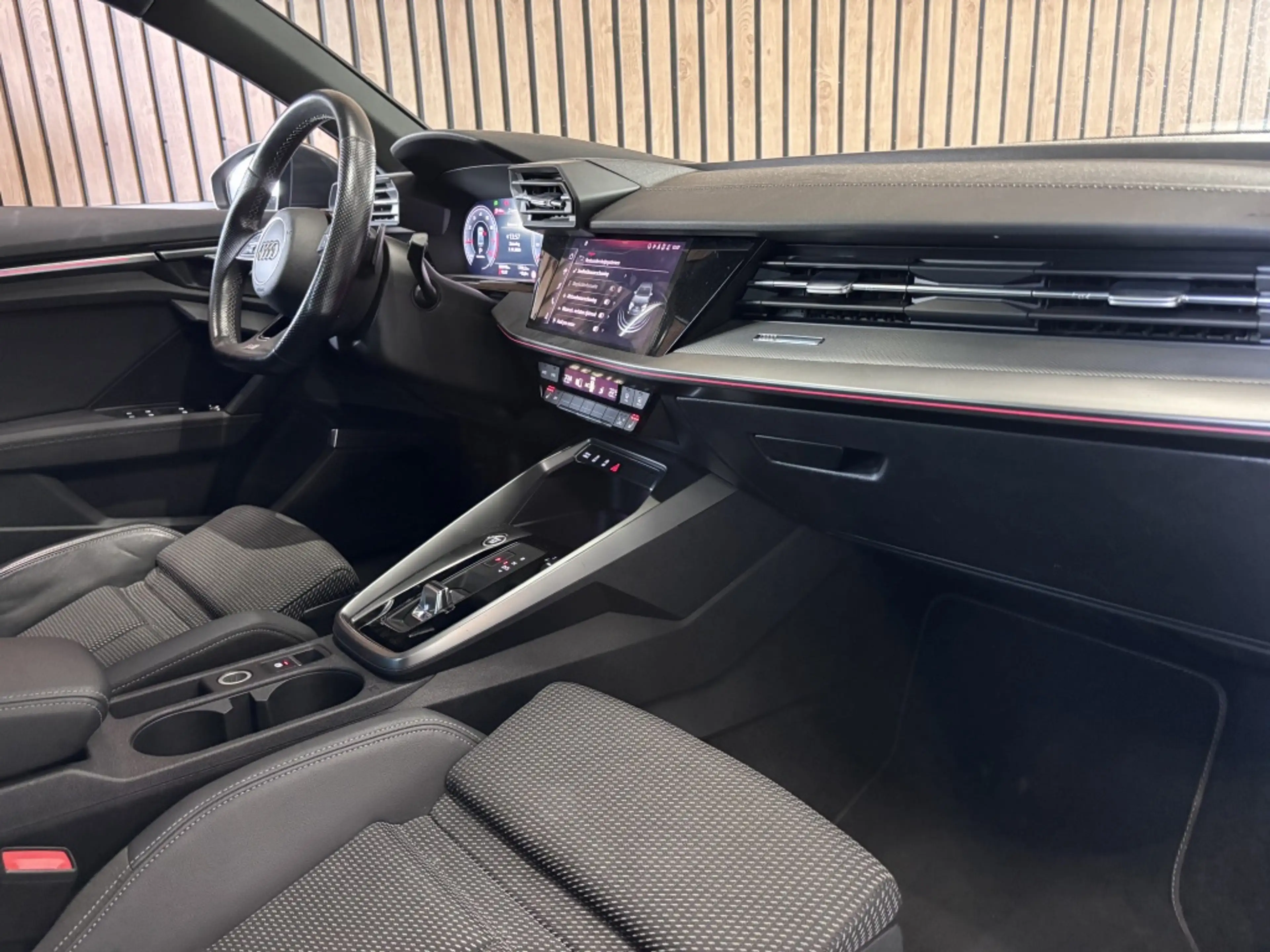 Audi A3 Limousine 30 TFSI S edition — photo 2