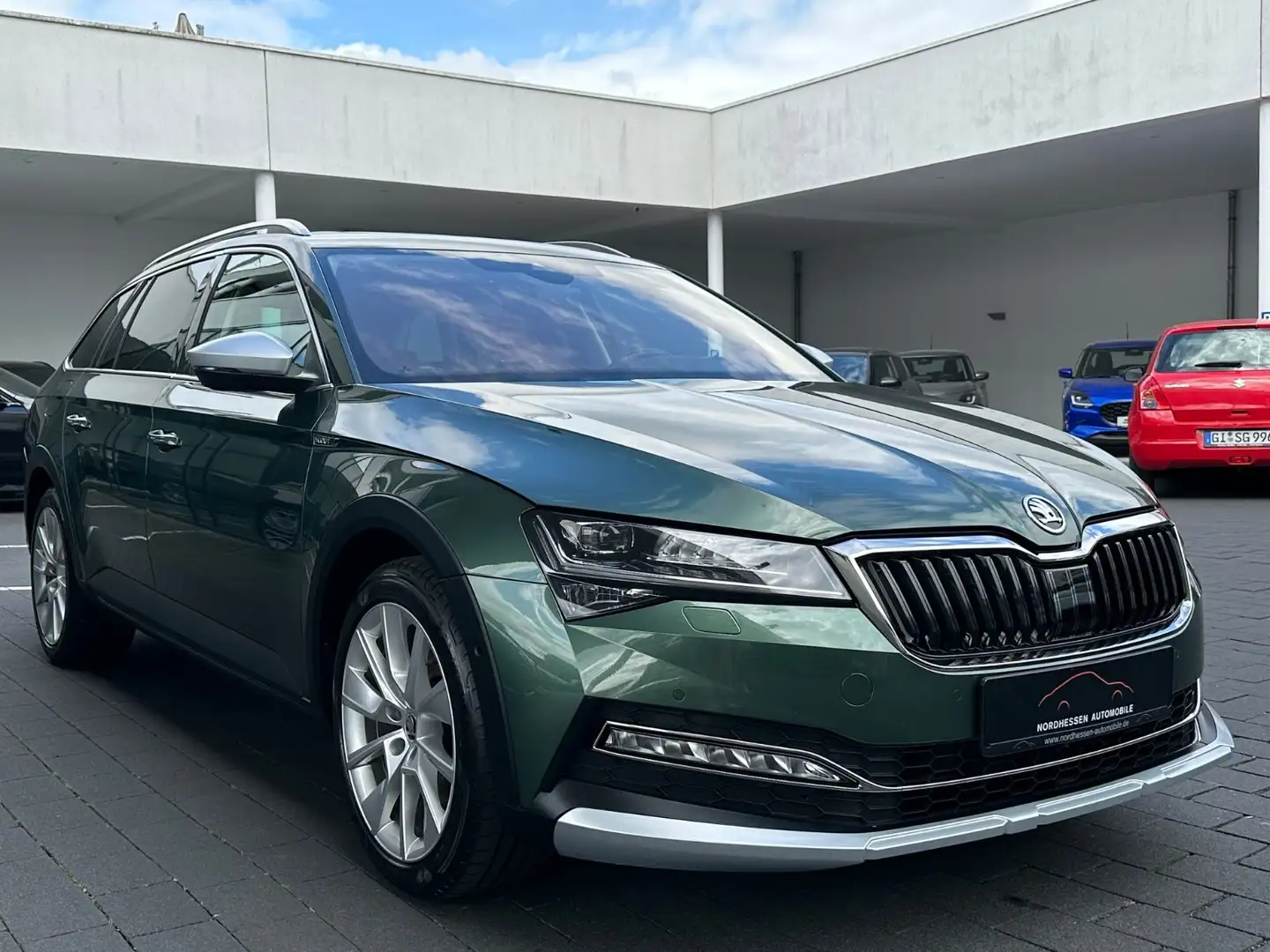 Skoda Superb Combi Scout 2.0 TDI DSG 4x4 | Panorama Зелёный - 2