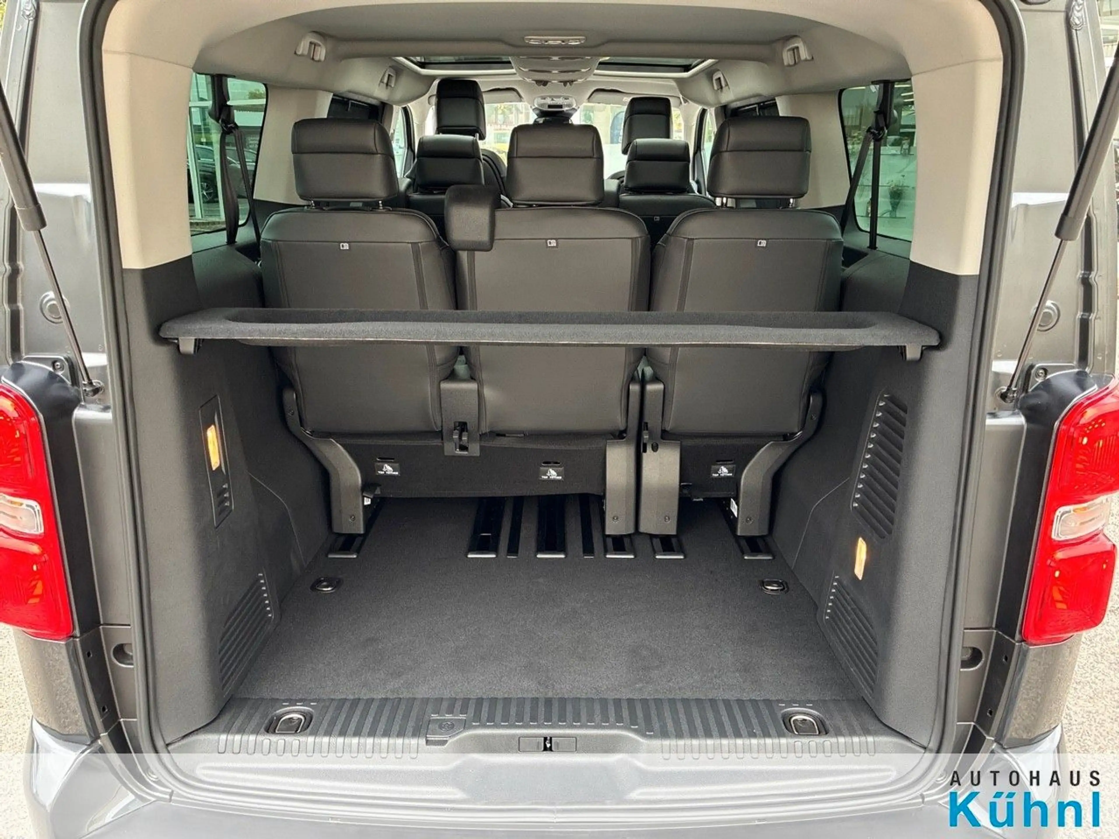 Peugeot Traveller Allure L3 Diesel 180 EAT8 — photo 6