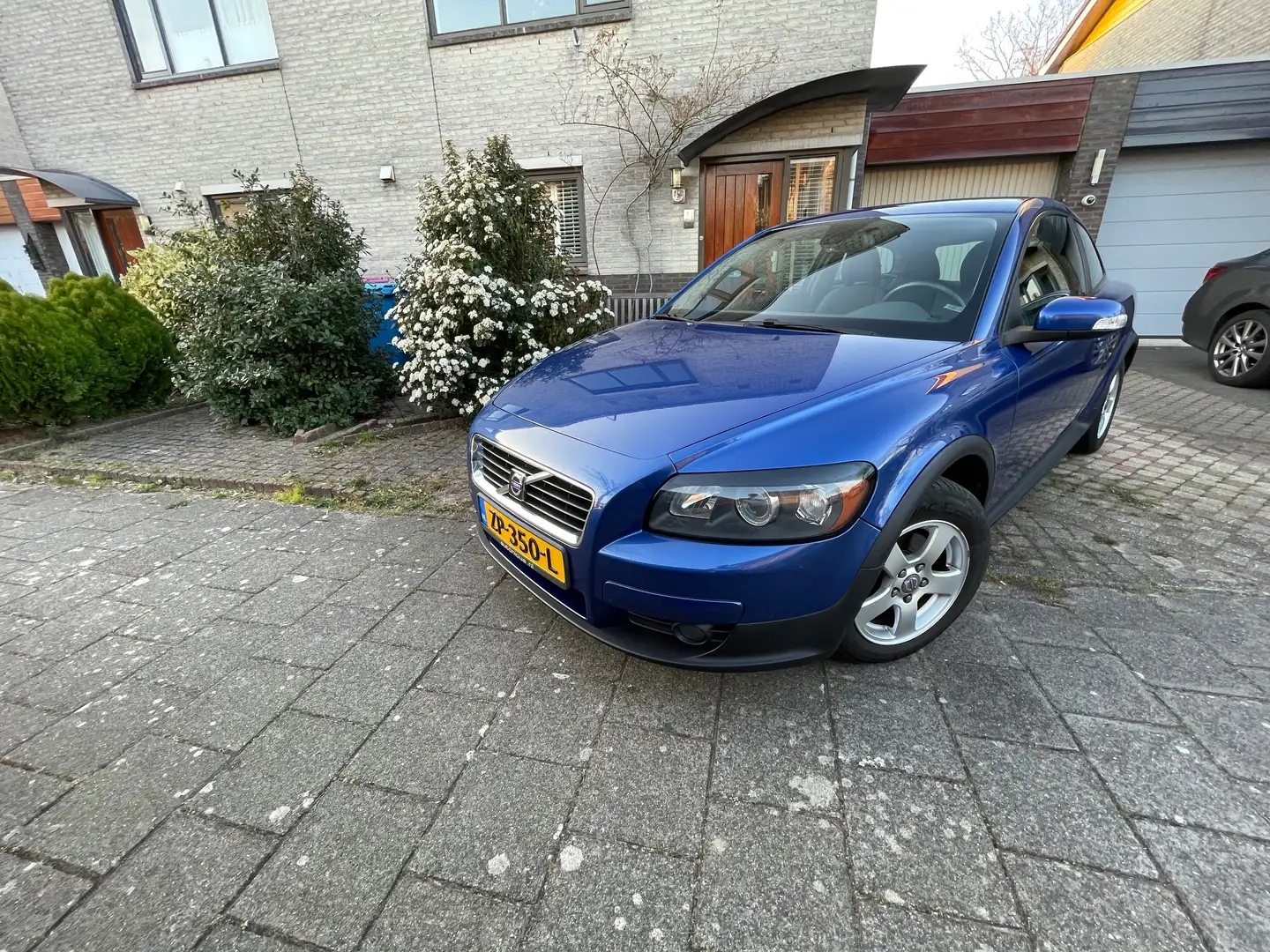 Volvo C30 C30 1.6D momentum, uitzonderlijk lage km's Modrá - 2