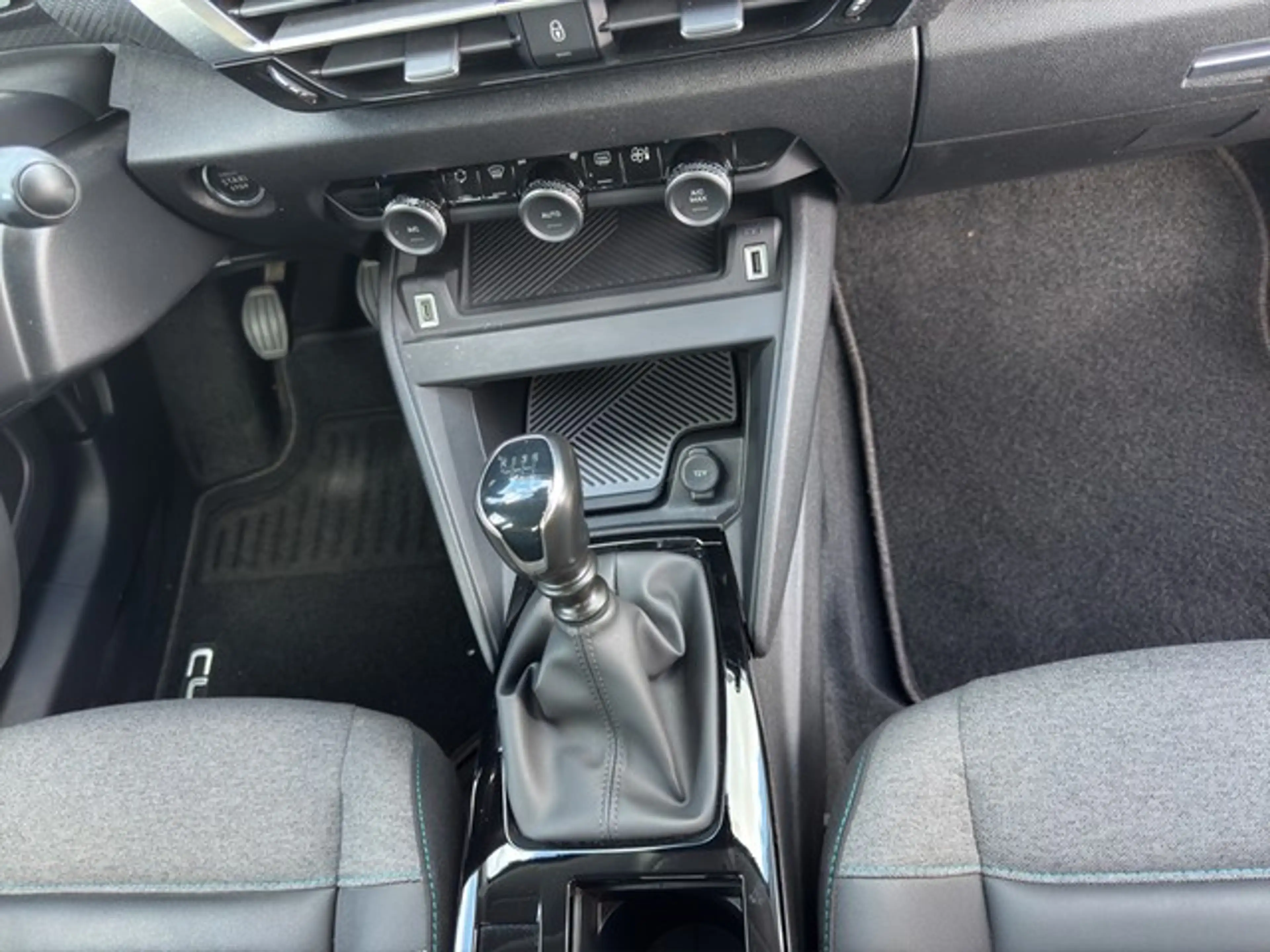 Citroen C4 PureTech 130 S&S Shine Navi+LED+HUD+CAM+PDC v/h+ — photo 13
