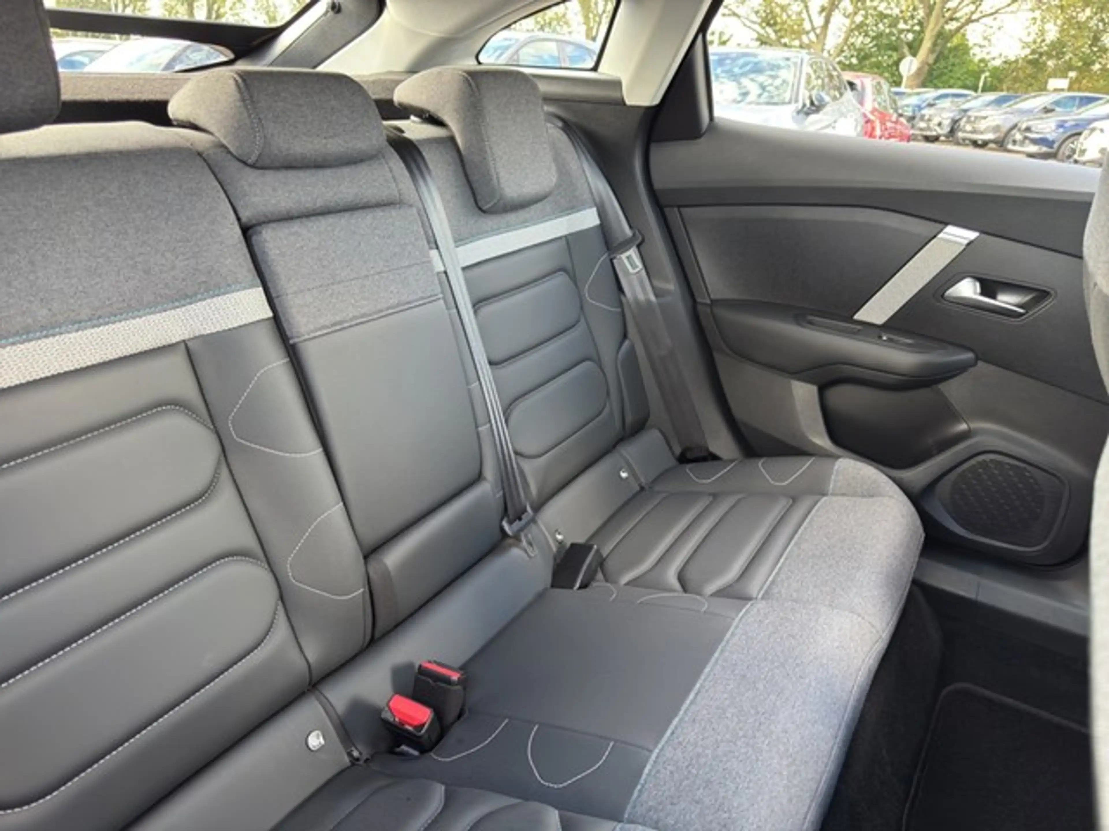 Citroen C4 PureTech 130 S&S Shine Navi+LED+HUD+CAM+PDC v/h+ — photo 14