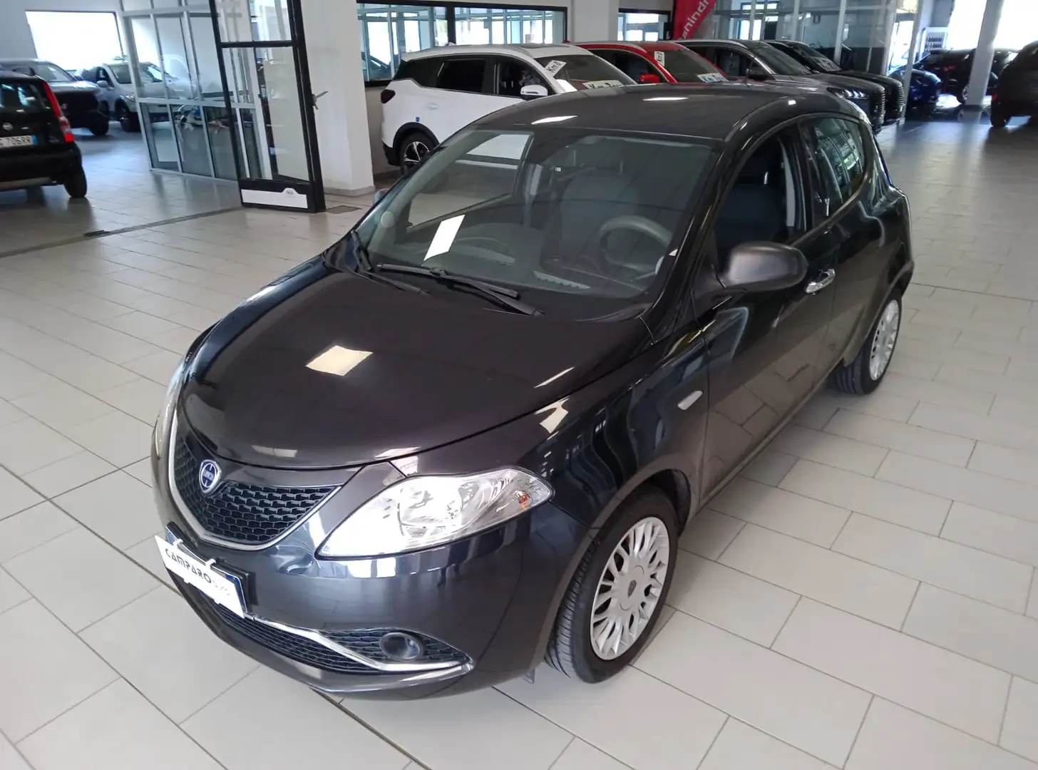 Lancia Ypsilon Ypsilon 1.2 8v Silver 69cv OK NEOPATENTATI Nero - 1