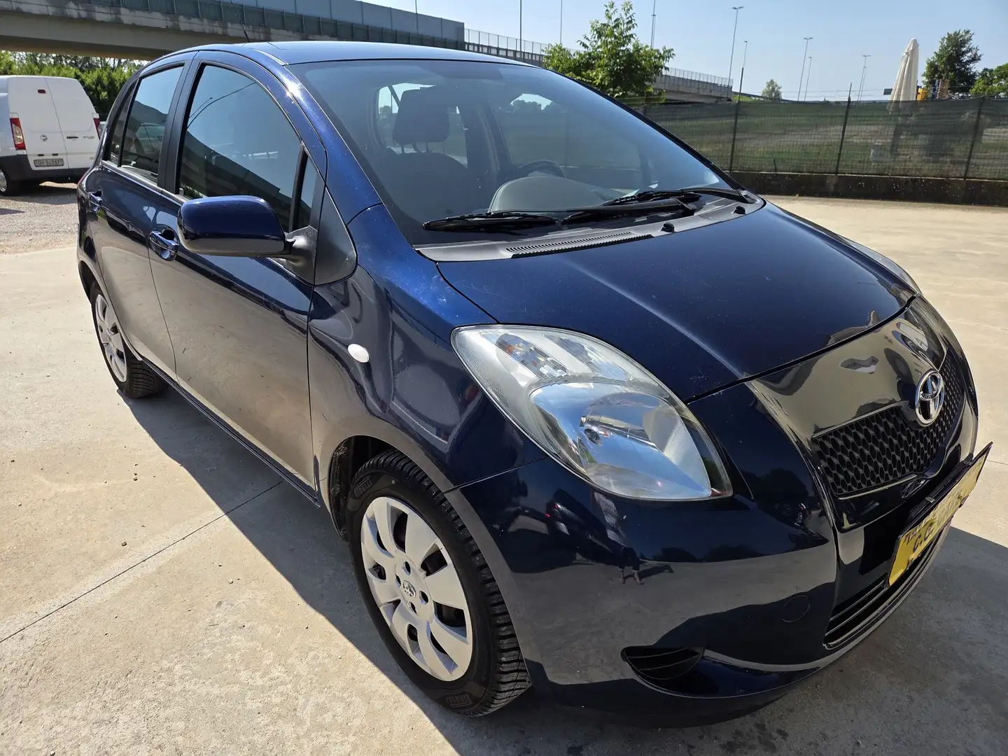 Toyota Yaris Yaris 5p 1.3 Sol Blau - 2