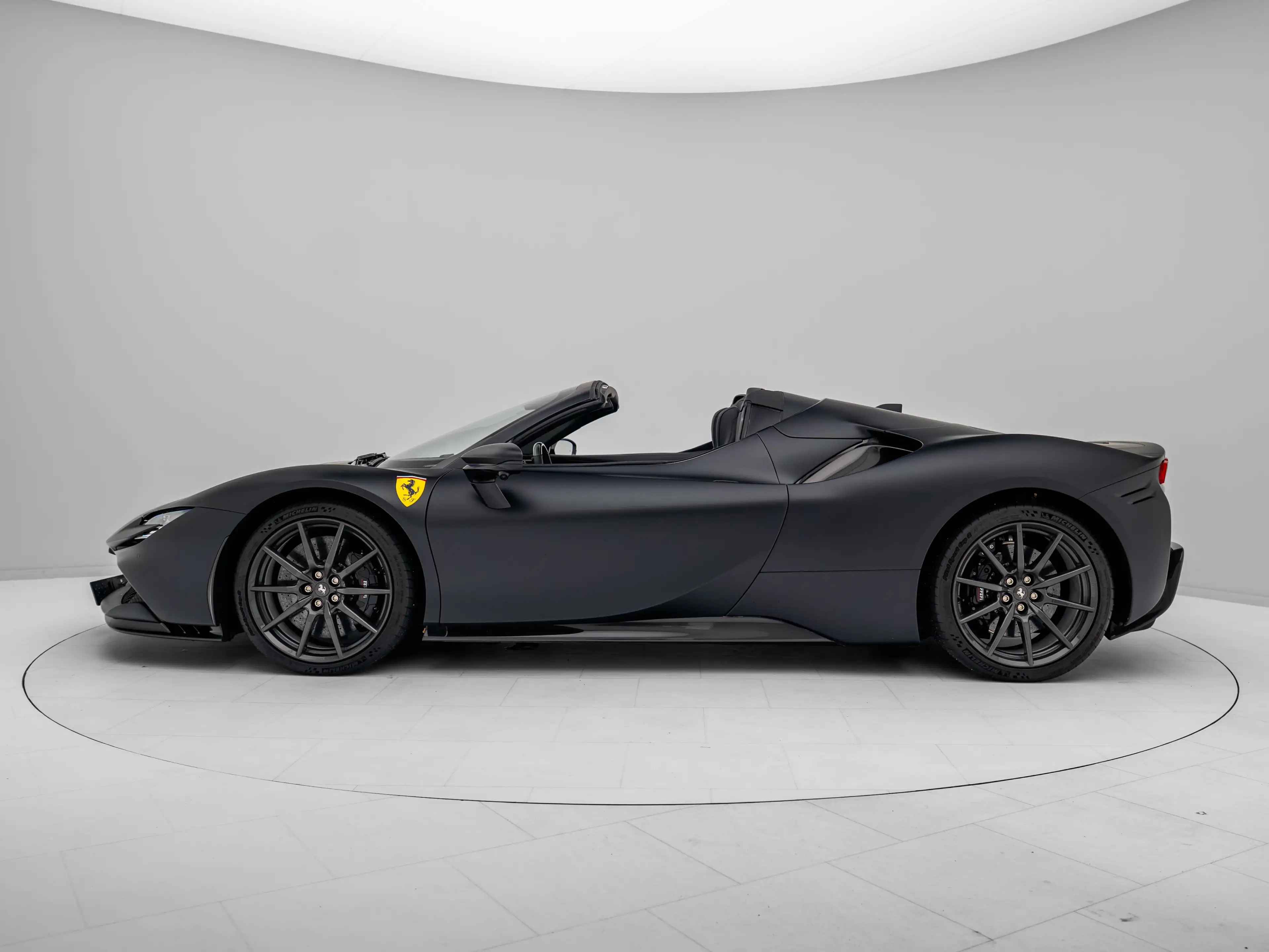 Ferrari SF90 Spider NERO OPACO - FERRARI HAMBURG — photo 9