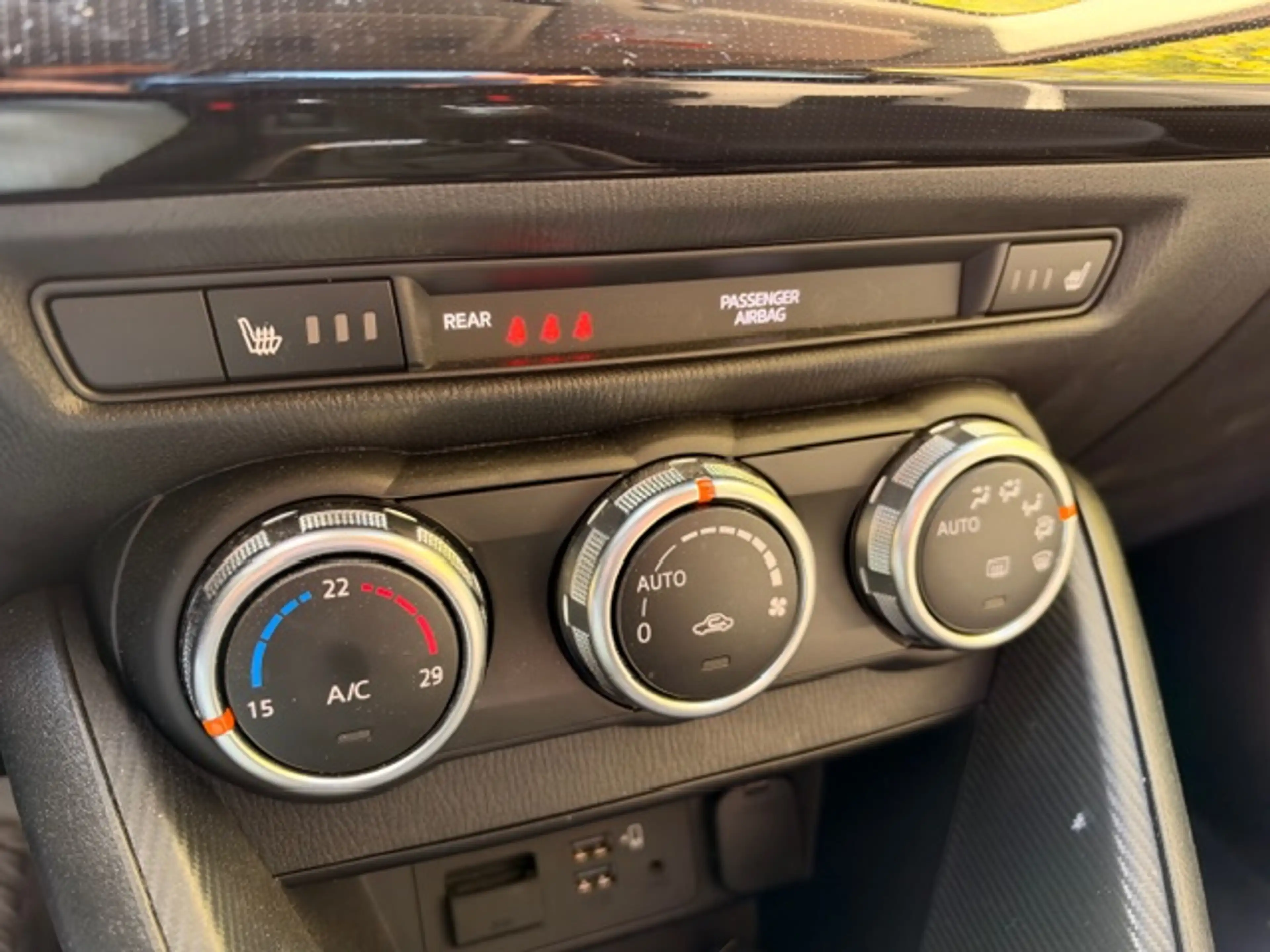Mazda 2 SKYACTIV-G 90 — photo 6
