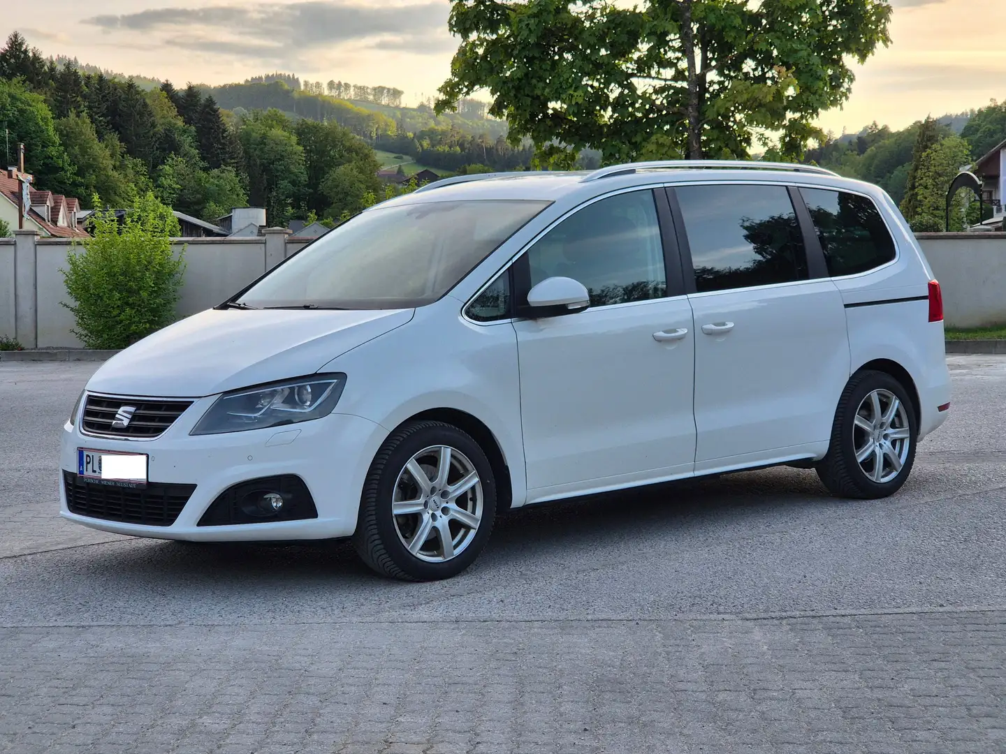 SEAT Alhambra 7-Sitzer 2,0 TDI CR DPF DSG Style Weiß - 1