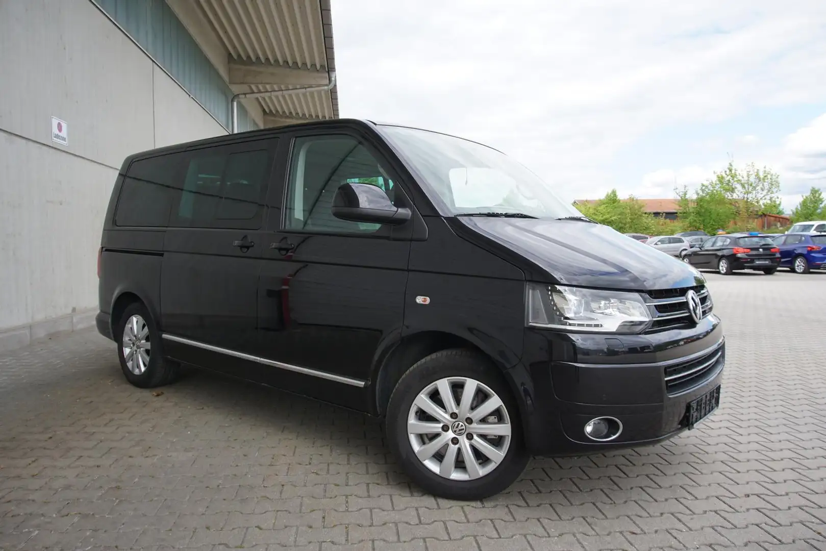 Volkswagen T5 Transporter T5 Multivan 2.0TDI DSG Navi Standheiz AHK Xenon Negro - 1
