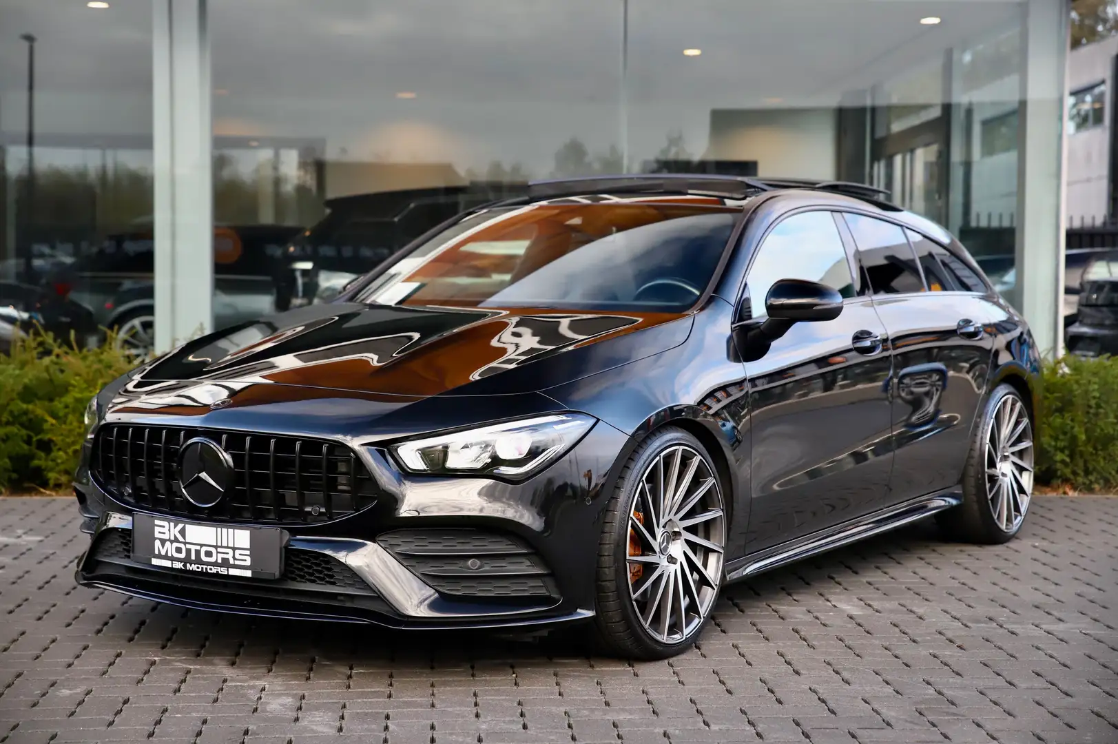 Mercedes-Benz CLA 200 Shooting Brake 7G-DCT AMG Line PANO-CAMERA-CRUISE Schwarz - 2