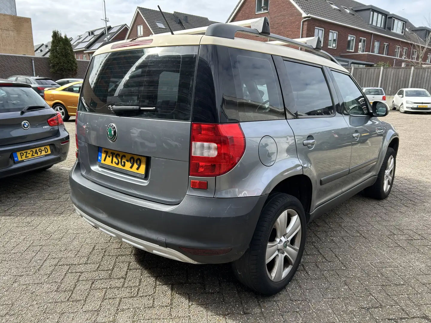 Skoda Yeti 1.2 TSI Adventure Let op! Motor ratelt!! ALLEEN HA Gris - 2