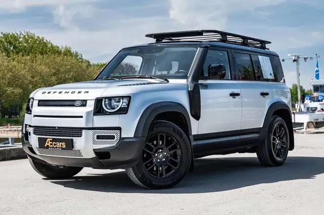 Land Rover Defender 110 - D240 S / DRIVERS PACK / LIGHT UTILITY / PANO ROOF / 360CAM / ROOF RACK