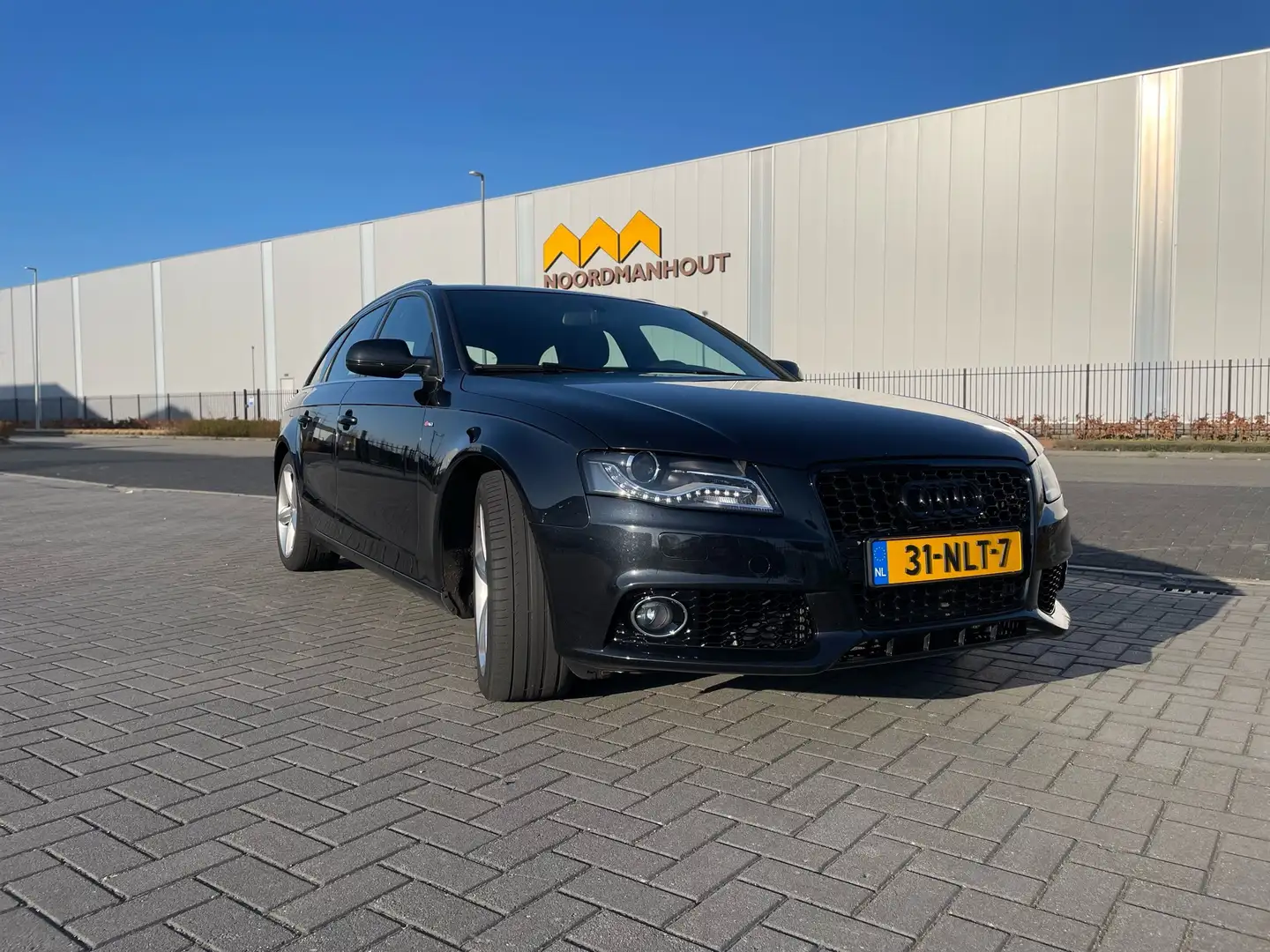 Audi A4 1.8 Tfsi Avant s-line Zwart - 2