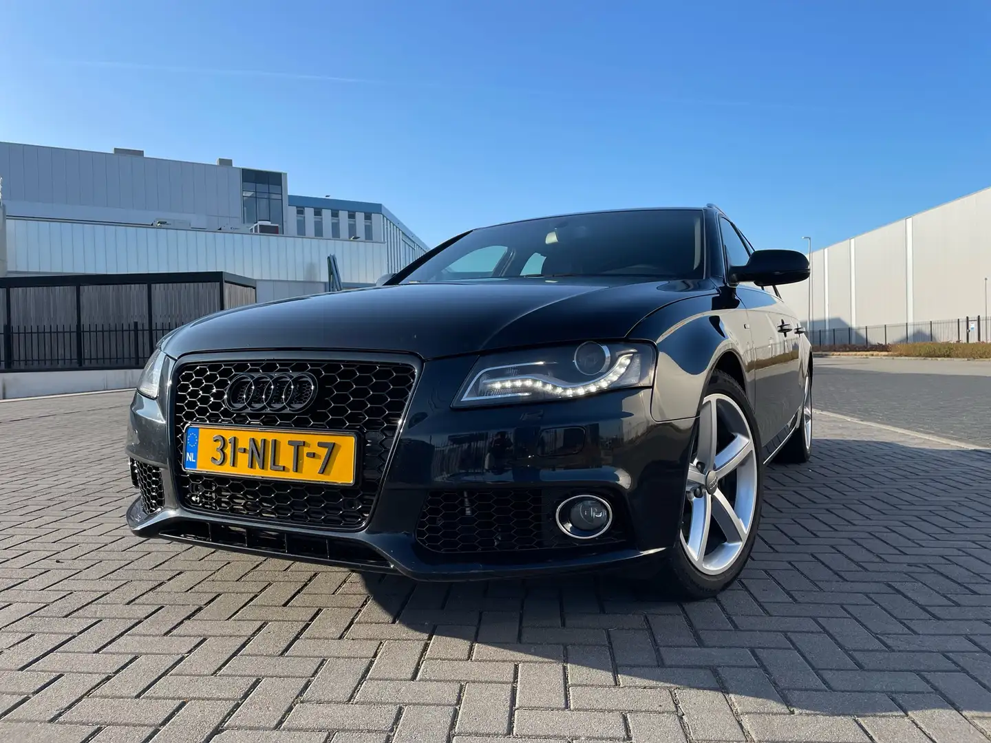 Audi A4 1.8 Tfsi Avant s-line Zwart - 1