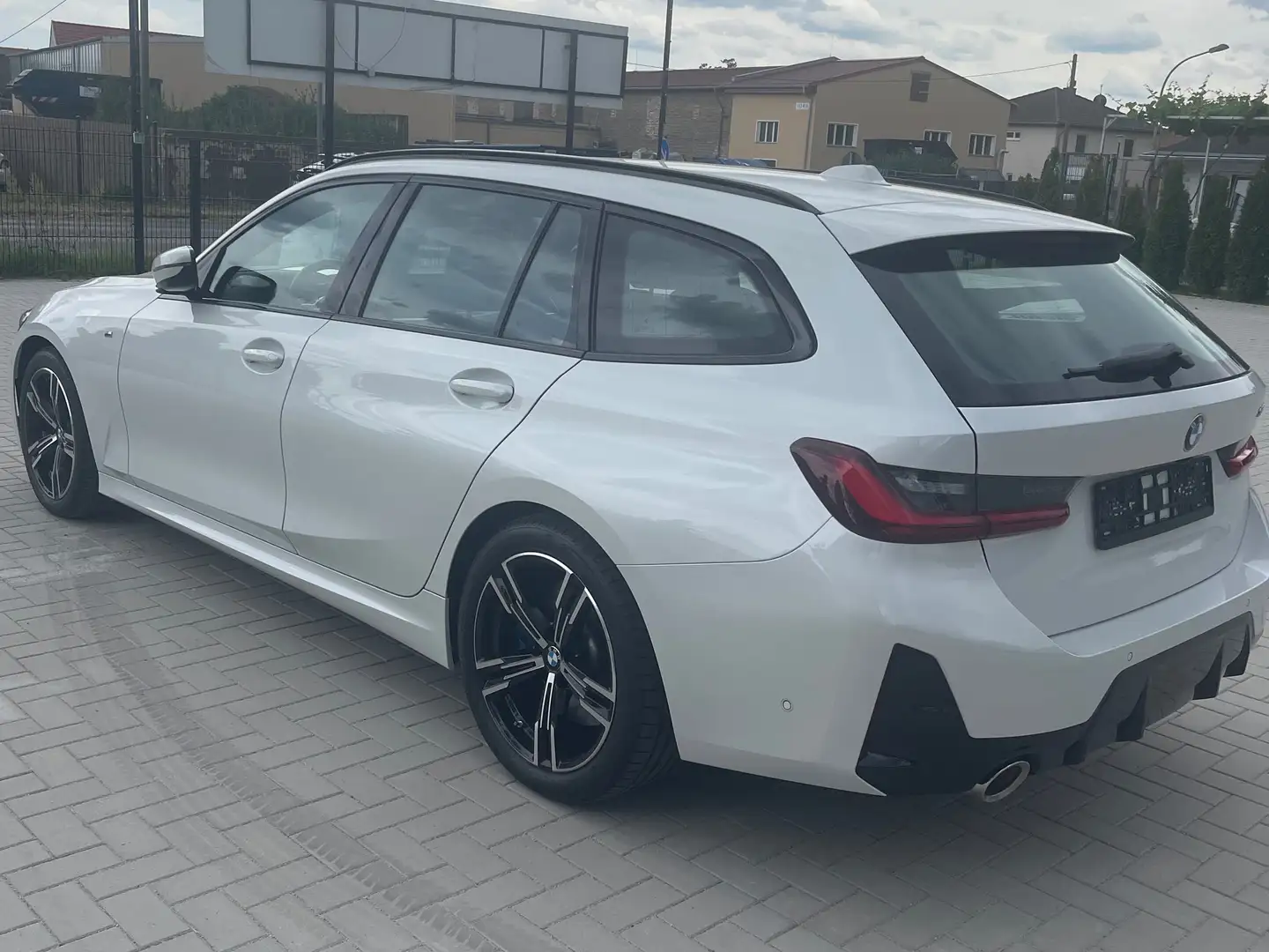 BMW 330 330i Touring M Sport LED Kamera Cockpit Leder Weiß - 2