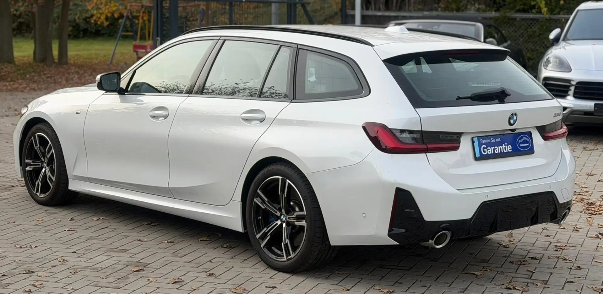 BMW 330 330i Touring M Sport LED Kamera D.Cockpit Leder Weiß - 2