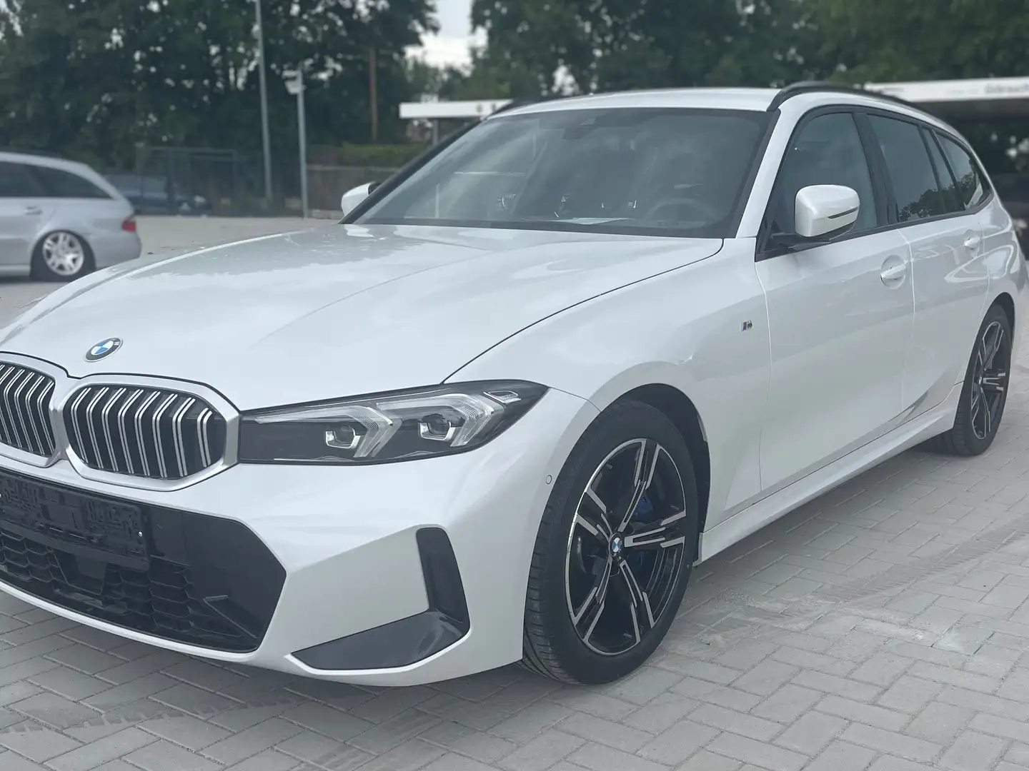 BMW 330 330i Touring M Sport LED Kamera Cockpit Leder Weiß - 1