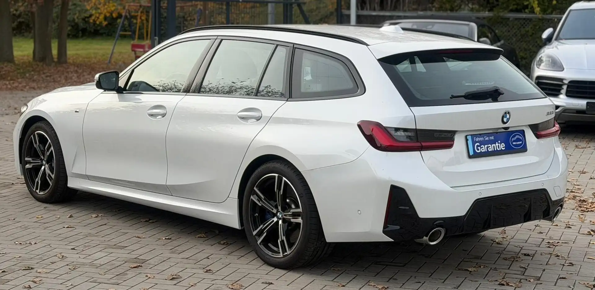 BMW 330 i Touring M Sport LED Kamera Leder D.Cockpit Weiß - 2