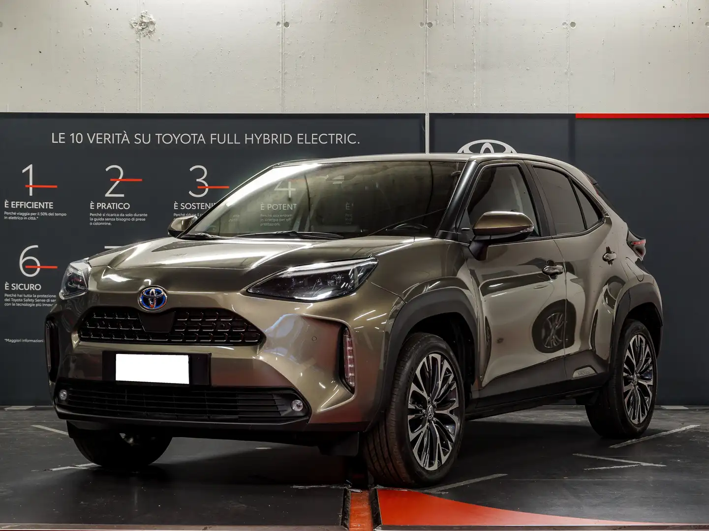 Toyota Yaris Cross 1.5h Lounge awd-i 116cv e-cvt Bronzo - 1