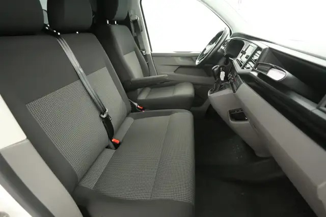 Volkswagen Transporter view 10