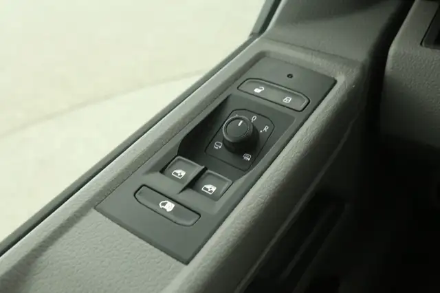 Volkswagen Transporter view 21