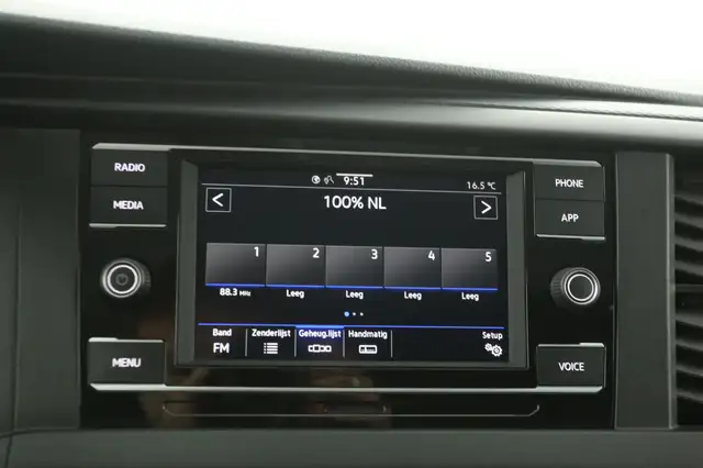 Volkswagen Transporter view 15