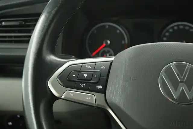 Volkswagen Transporter view 16
