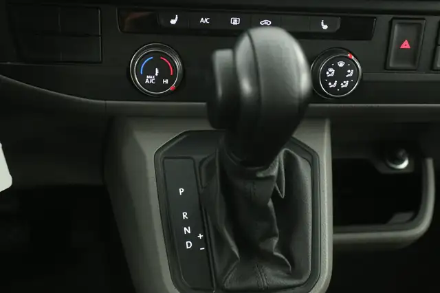 Volkswagen Transporter view 19