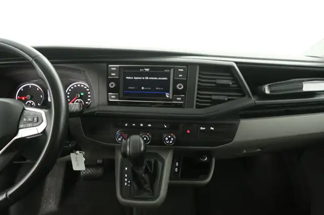 Volkswagen Transporter view 11