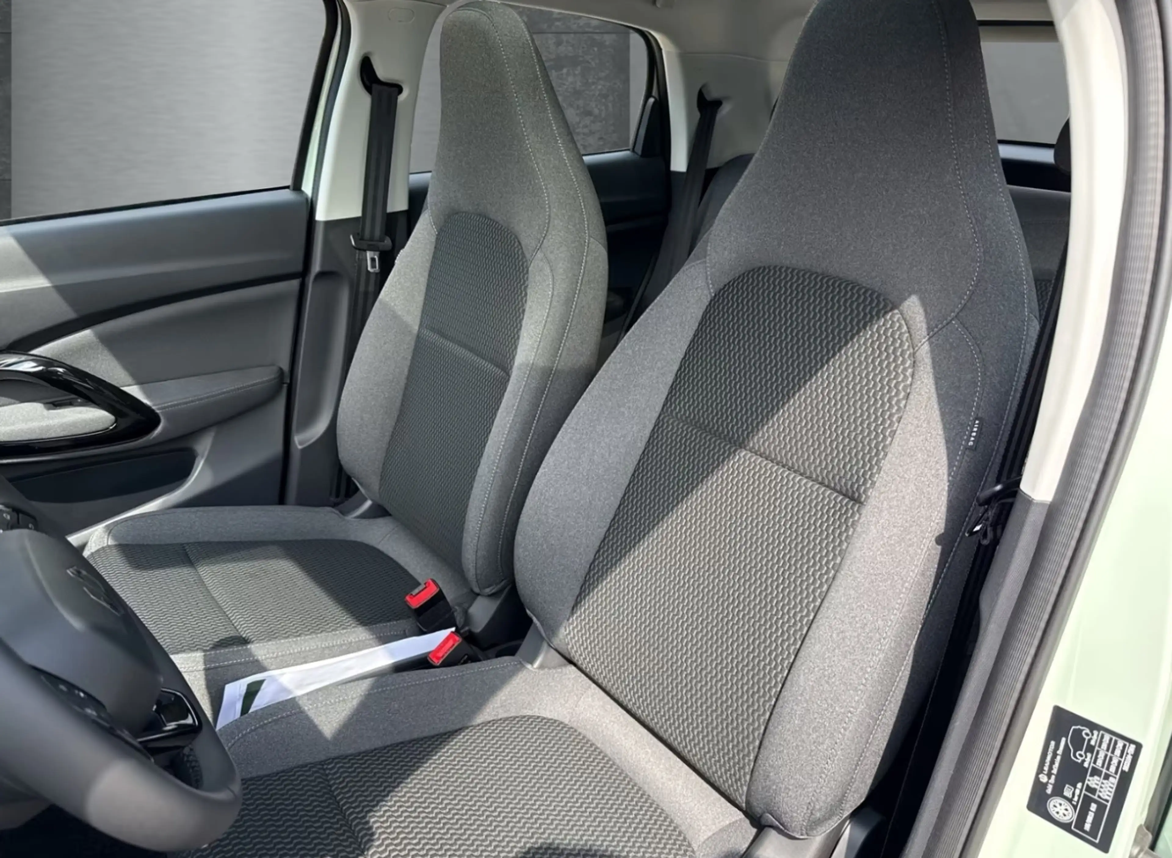 Leapmotor T03 37 70 kW BEV ACC+Navi+Pano+SD+Kam.+KeyLess — photo 8