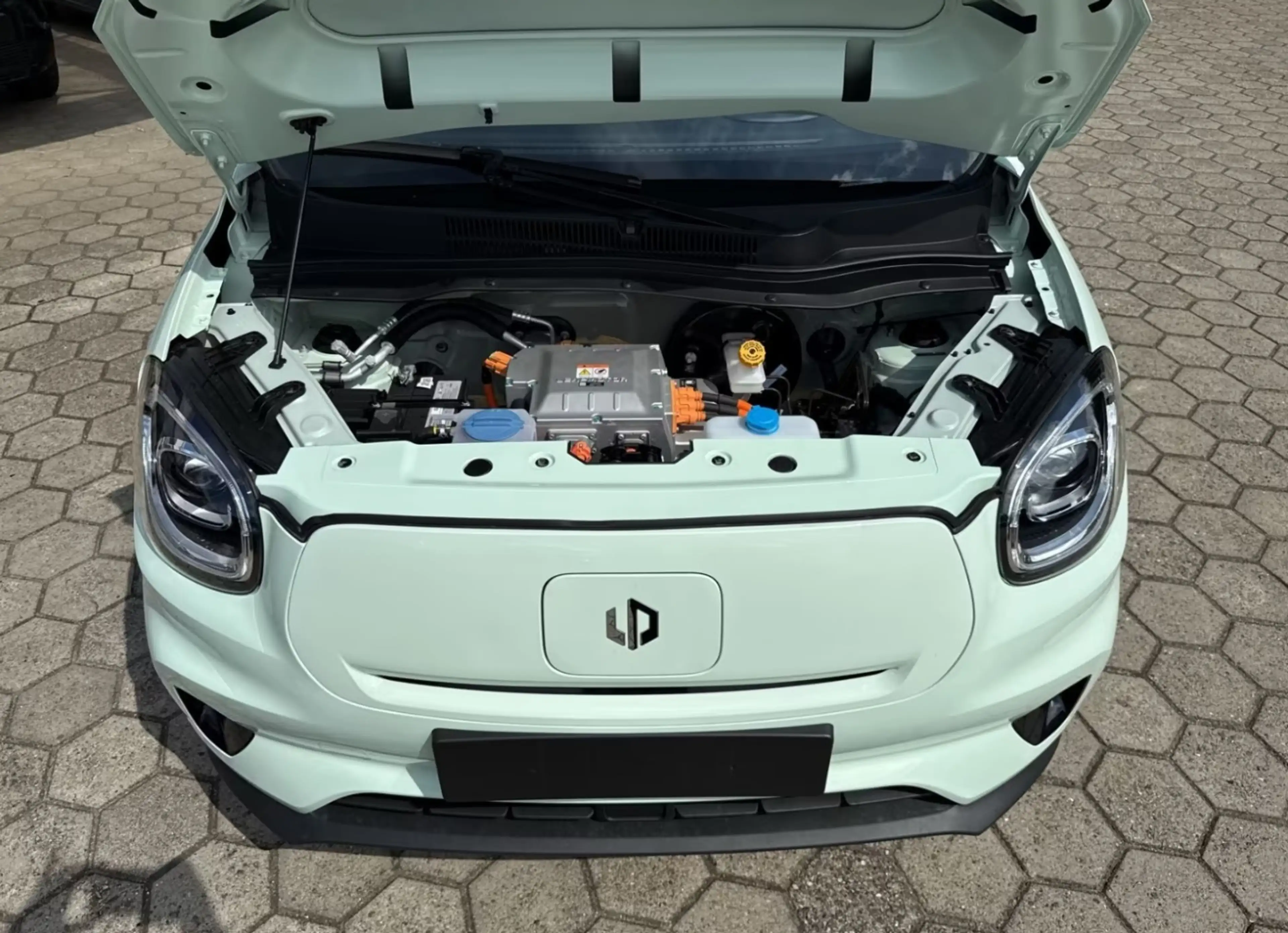 Leapmotor T03 37 70 kW BEV ACC+Navi+Pano+SD+Kam.+KeyLess — photo 11