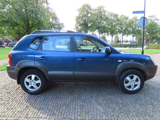Hyundai Tucson view 3