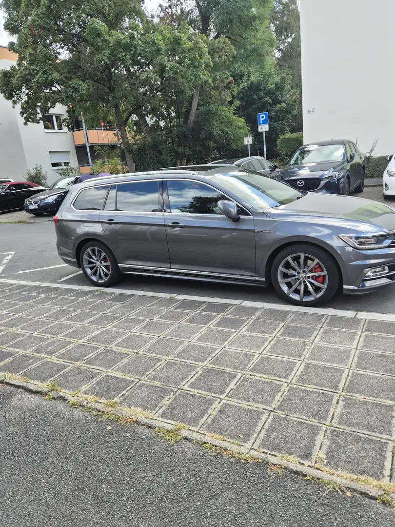 Volkswagen Passat 2.0 TDI SCR (BlueMotion Tech) 4Motion D Highline Grey - 1
