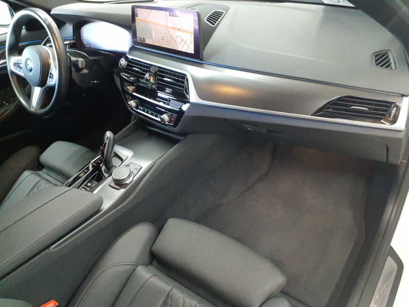 BMW 530 530e Touring Aut. M-SPORT NAVI LED KAM — photo 9