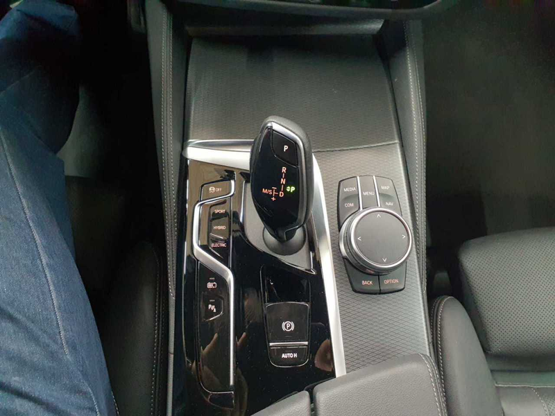 BMW 530 530e Touring Aut. M-SPORT NAVI LED KAM — photo 10