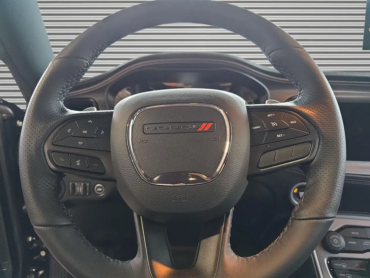 Dodge Challenger 2023 — фото 16