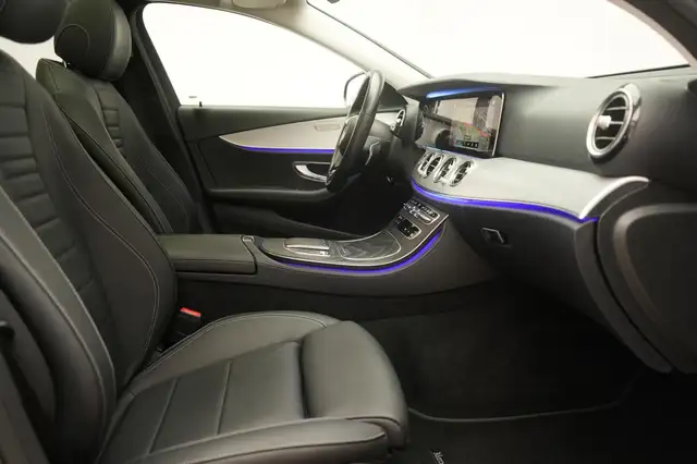 Mercedes-Benz E view 6