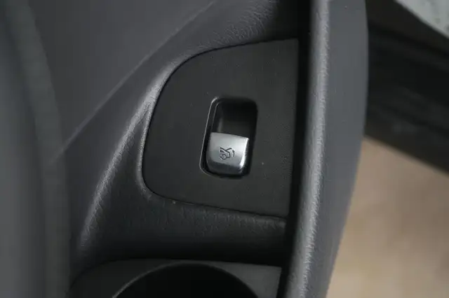 Mercedes-Benz E-Class view 29