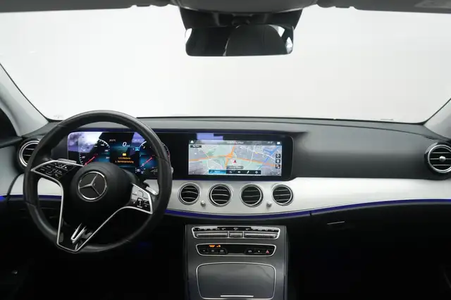 Mercedes-Benz E view 14