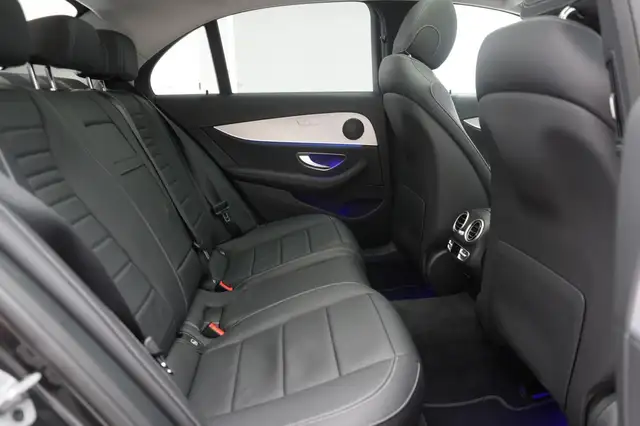 Mercedes-Benz E view 8