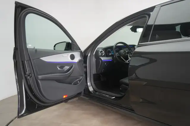 Mercedes-Benz E view 11