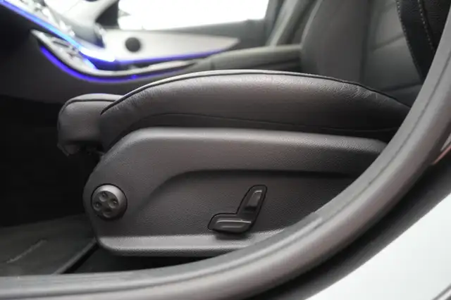 Mercedes-Benz E-Class view 30