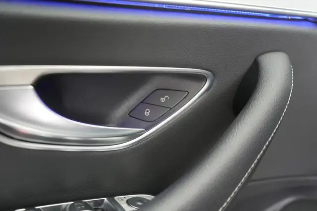 Mercedes-Benz E-Class view 27