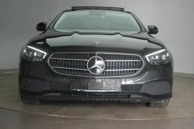 Mercedes-Benz E view 2