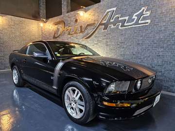 4.6L V8 305ch BVM coupé